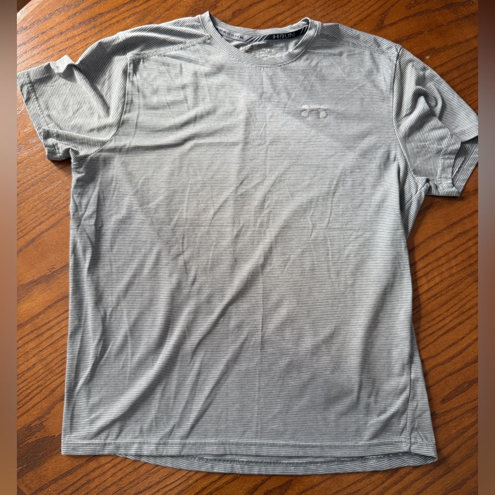 Under armour RUN Fitted Heatgear grey striped tshirt large